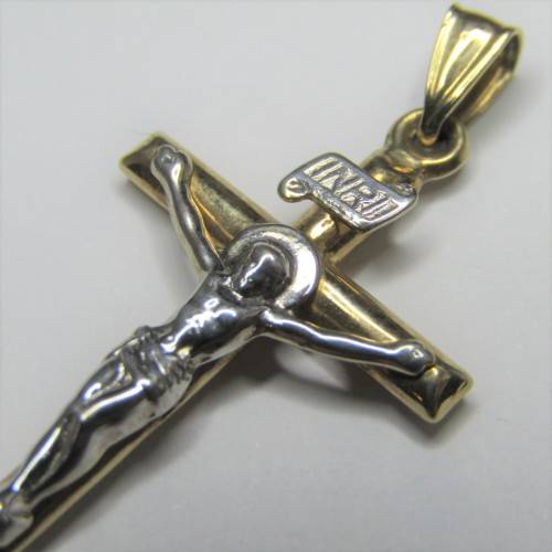 9kt Gold Crucifix pendant - weighs 1,3g