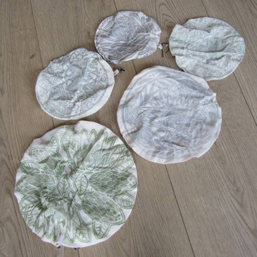 Lot of 5 food bowl covers - various sizes