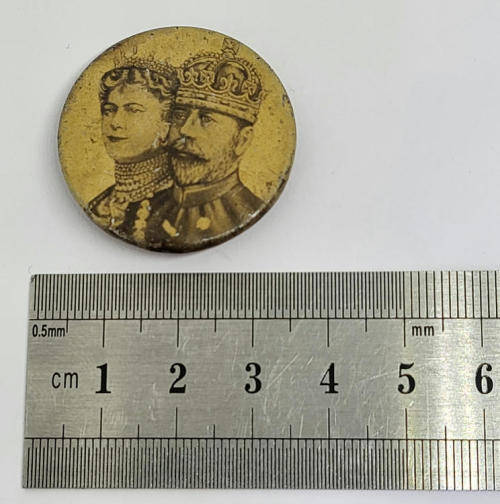 King George V and Queen Mary tinnie badge