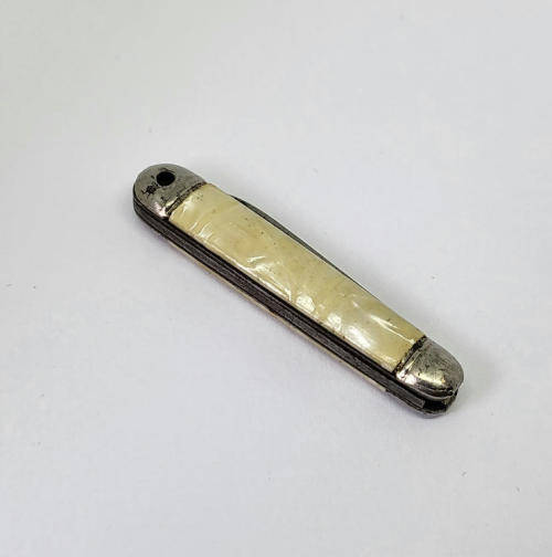 Vintage Richards mini pocket knife