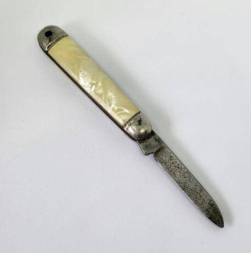 Vintage Richards mini pocket knife