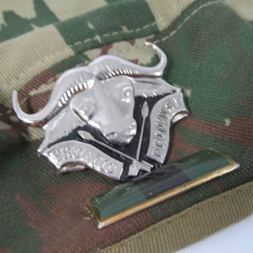 Original 32 Battalion camo beret with badge & 3rd pattern Infantry balkie - 52cm