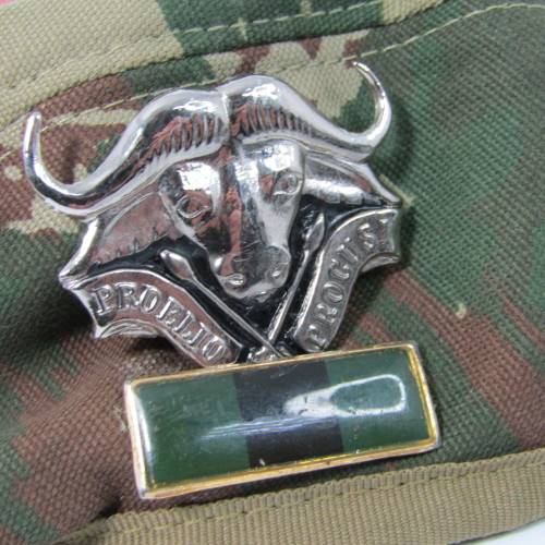 Original 32 Battalion camo beret with badge & 3rd pattern Infantry balkie - 52cm