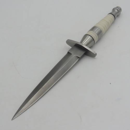 Custom made fixed blade dagger by Riaan Ras with certificate