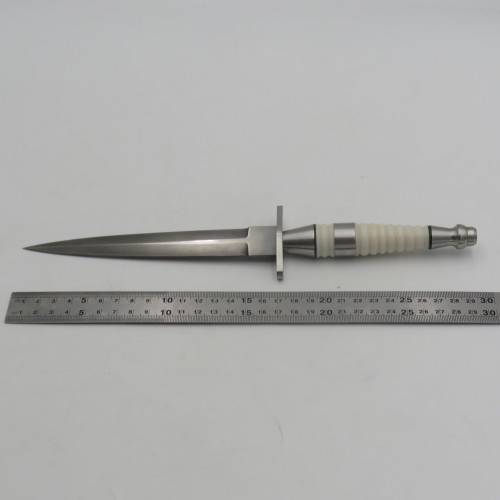 Custom made fixed blade dagger by Riaan Ras with certificate