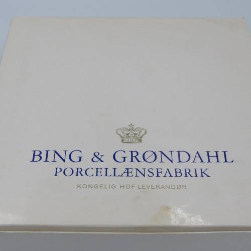 Bing and Grondahl 1968 Christmas in Church plate in box