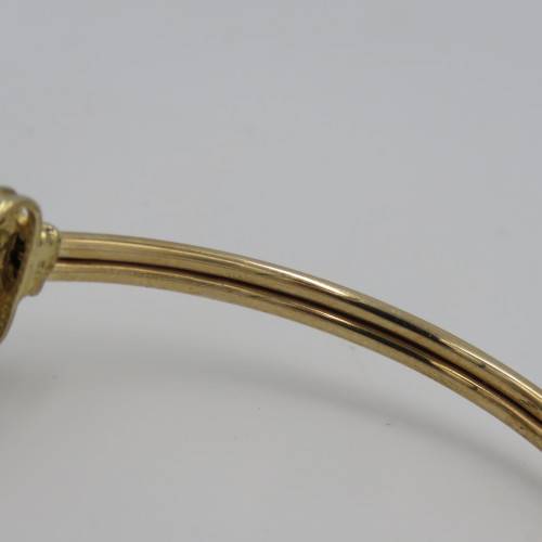 9kt Gold bangle KMC with 17 diamonds in clasp - red, white and yellow gold. 5,9 Grams in total