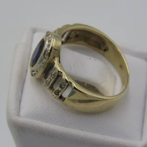 9 kt Gold ring with 12 Diamonds and centre stone dark blue ( Ring Size - K 1/2)