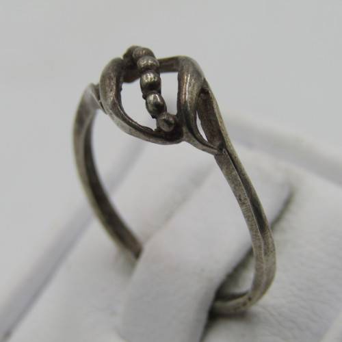 Vintage Sterling silver ring - weighs 1,2g - size L