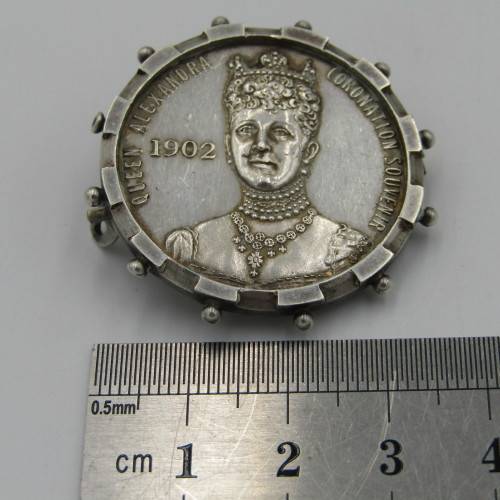 Very rare Sterling silver King Edward VII and Queen Alexandra 1902 Coronation medallion in surround