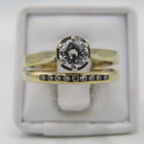 9kt Yellow Gold diamond ring wedding set with about 0,70ct diamond