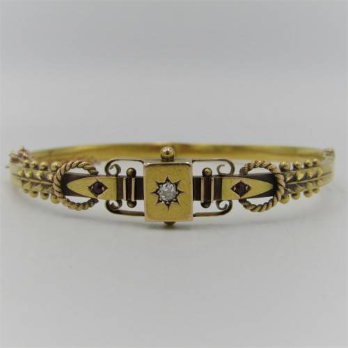 Antique 15kt gold bangle with 0,10ct diamond and two rubies - weighs 7,5 grams - circumference 17 cm