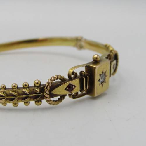 Antique 15kt gold bangle with 0,10ct diamond and two rubies - weighs 7,5 grams - circumference 17 cm