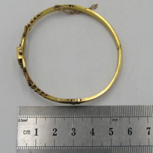 Antique 15kt gold bangle with 0,10ct diamond and two rubies - weighs 7,5 grams - circumference 17 cm
