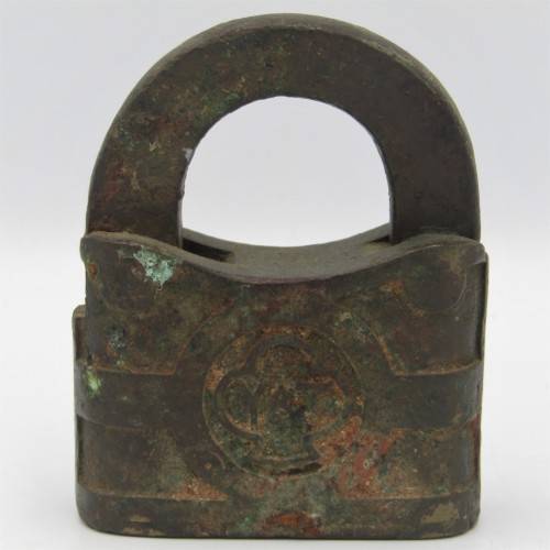 Vintage YALE padlock - medium sized - no key