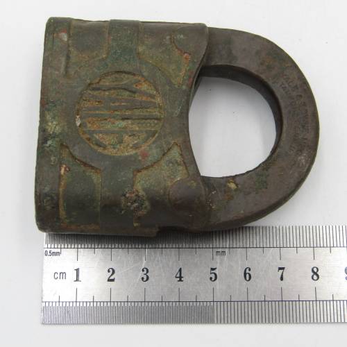 Vintage YALE padlock - medium sized - no key