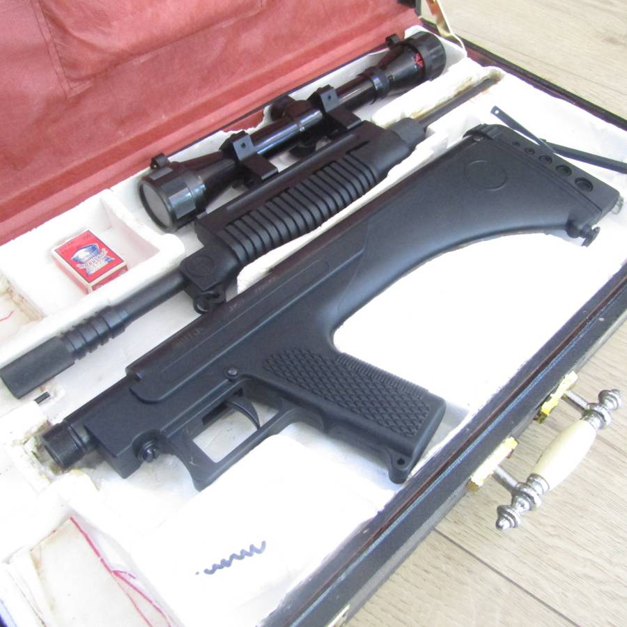Griffon JH809 Air Rifle .177 with 2 magazines in custom case