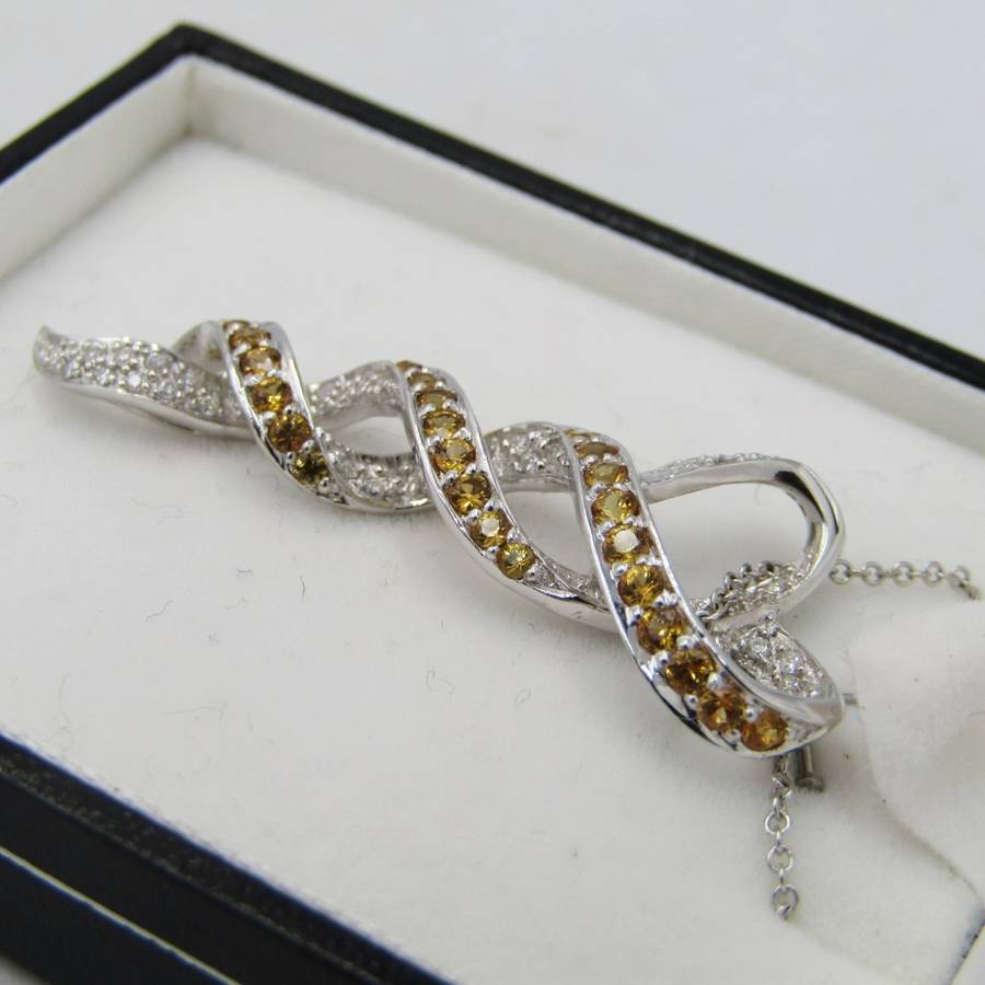 18kt White gold pendant with diamonds and yellow sapphires with 9kt white gold necklace