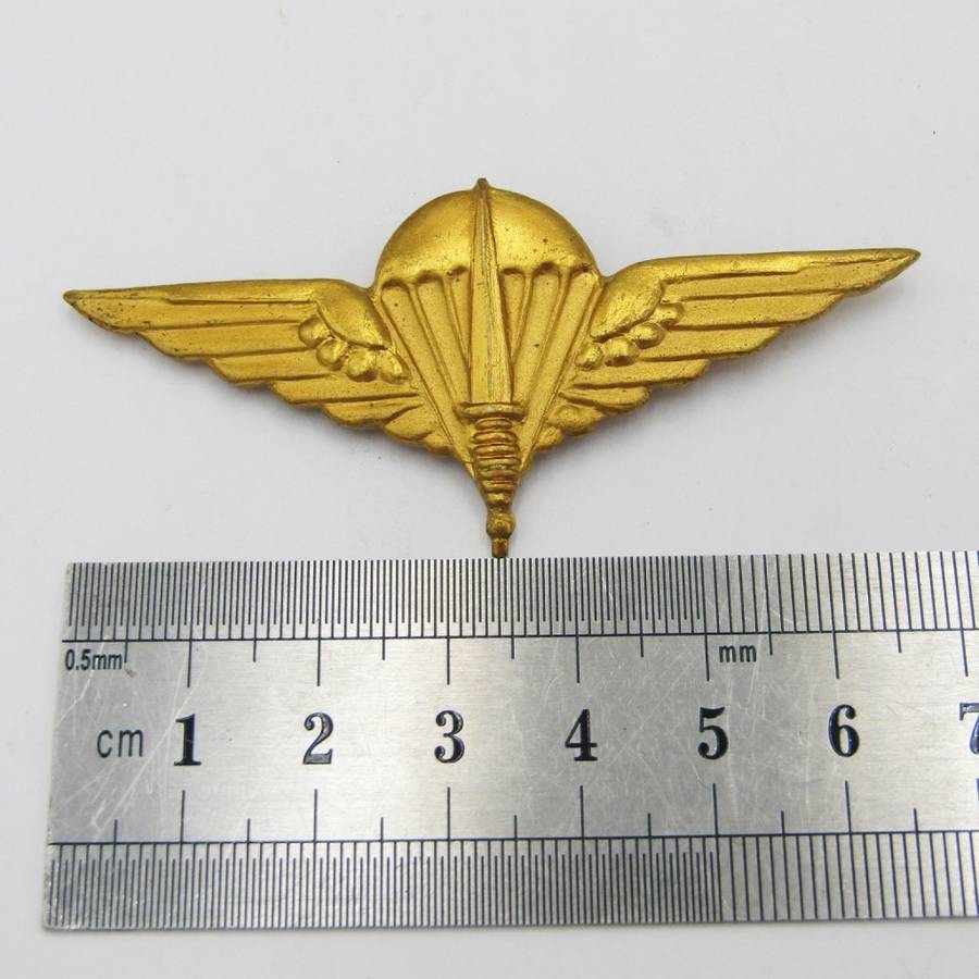 Belgium Para-Commando Parachutist beret badge