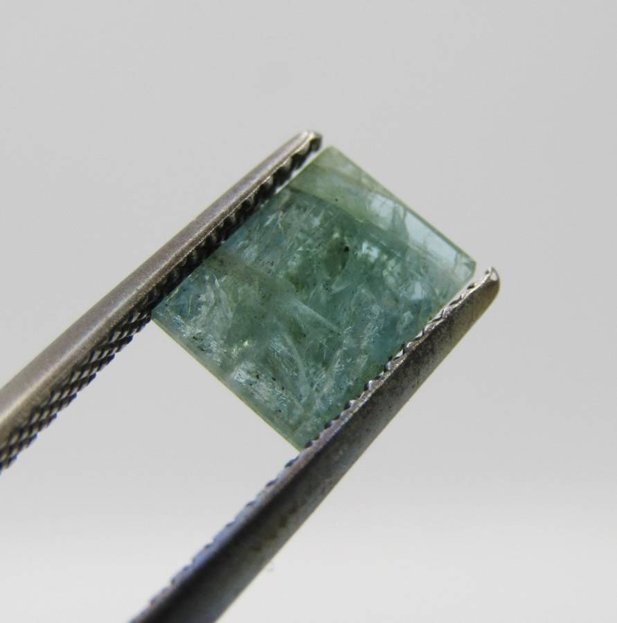 Natural Emerald of 1,4 carat - Baguette shape medium toned slight bluish green