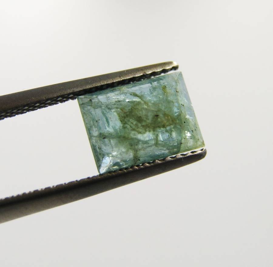 Natural Emerald of 1,4 carat - Baguette shape medium toned slight bluish green
