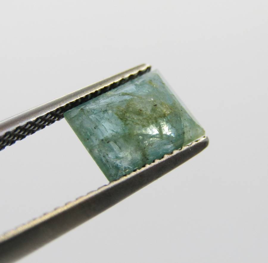 Natural Emerald of 1,4 carat - Baguette shape medium toned slight bluish green