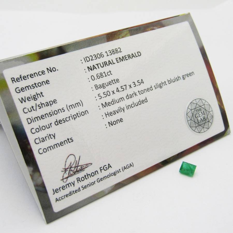 Natural Emerald of 0,68 carat Baguette shape medium dark toned slight bluish green
