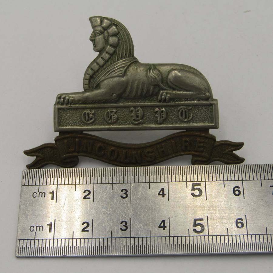 Royal Army Lincolnshire regiment cap badge