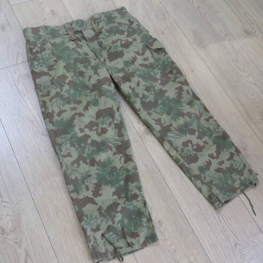 Old koevoet Camo pattern task Force combat trousers - size 46