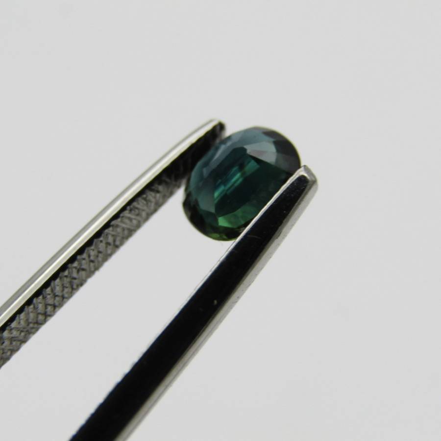 Natural Sapphire of 0,80 carat - oval mixed cut - slightly greenish blue with Gemlab certificate