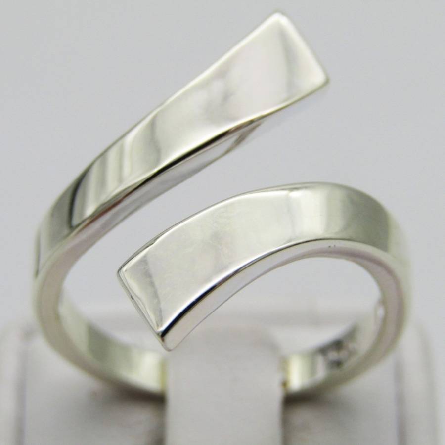 Interesting Sterling Silver ring - Size S - 4g