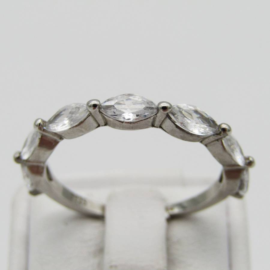 Sterling Silver ring with 7 clear stones - Size S - 2,1g