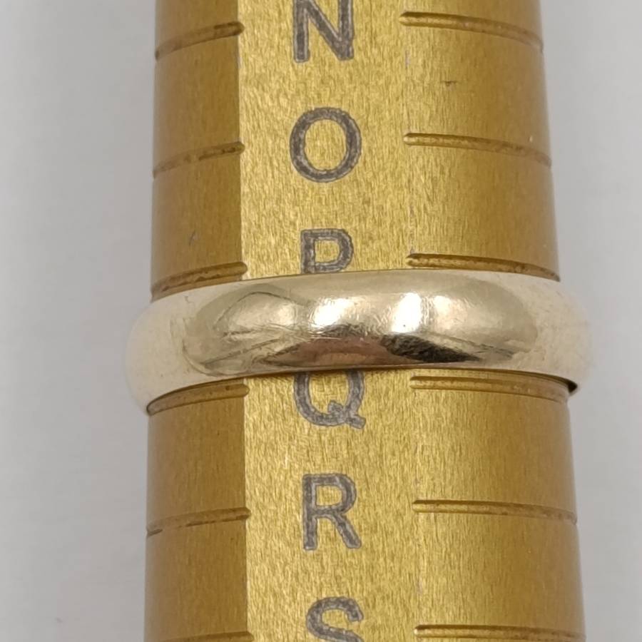 9kt Yellow gold mens ring - weighs 2.3g