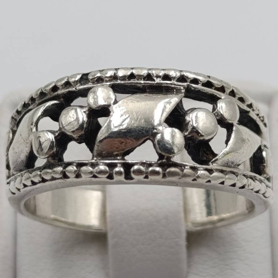 Vintage sterling silver ring - size R - weighs 6.3g
