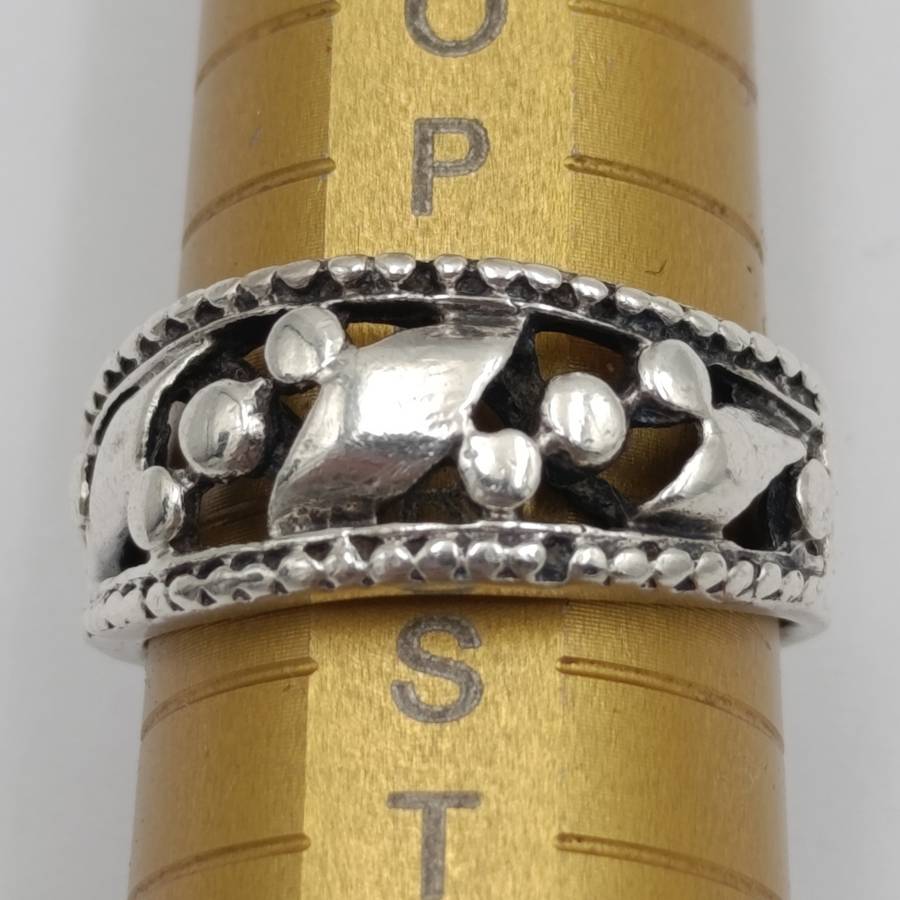 Vintage sterling silver ring - size R - weighs 6.3g