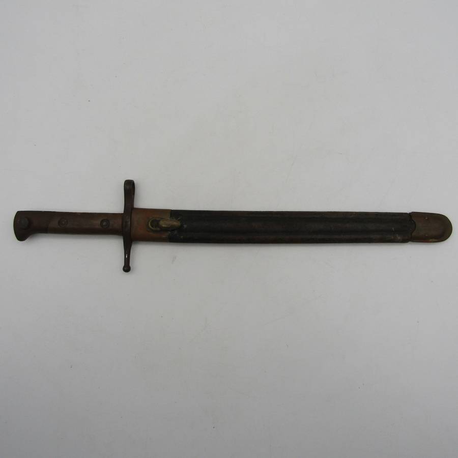 Italian M1891 Mannlicher Carcano rifle bayonet with sheath - Sheath brass is loose