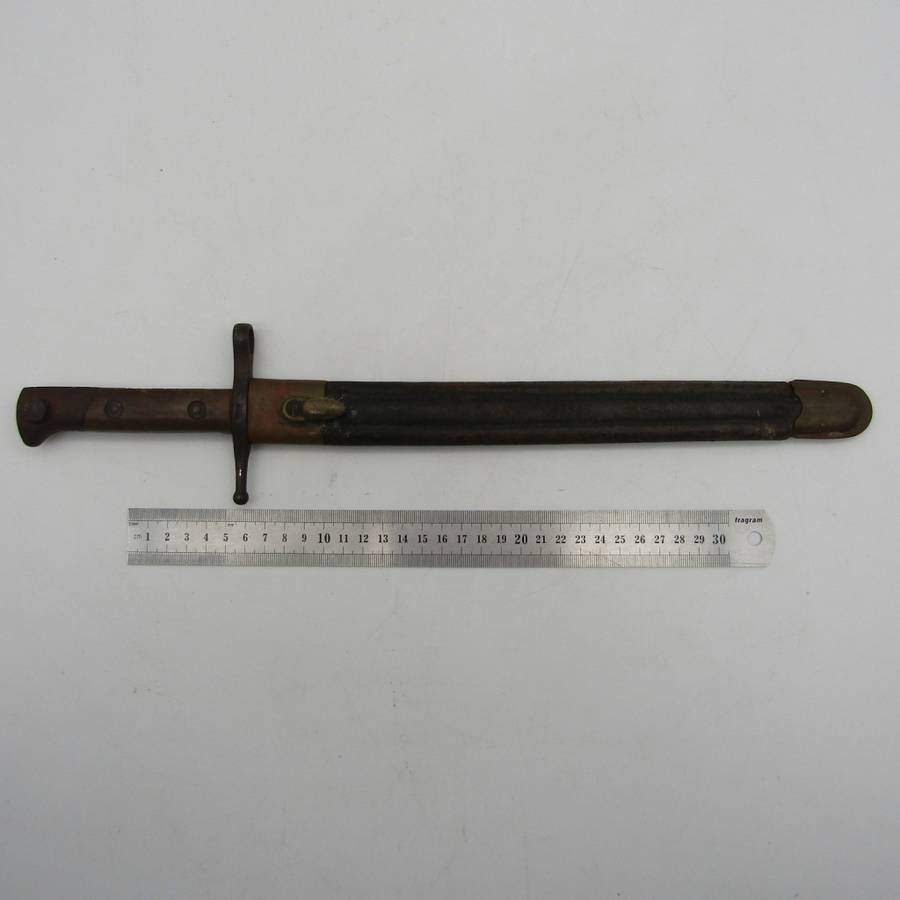 Italian M1891 Mannlicher Carcano rifle bayonet with sheath - Sheath brass is loose