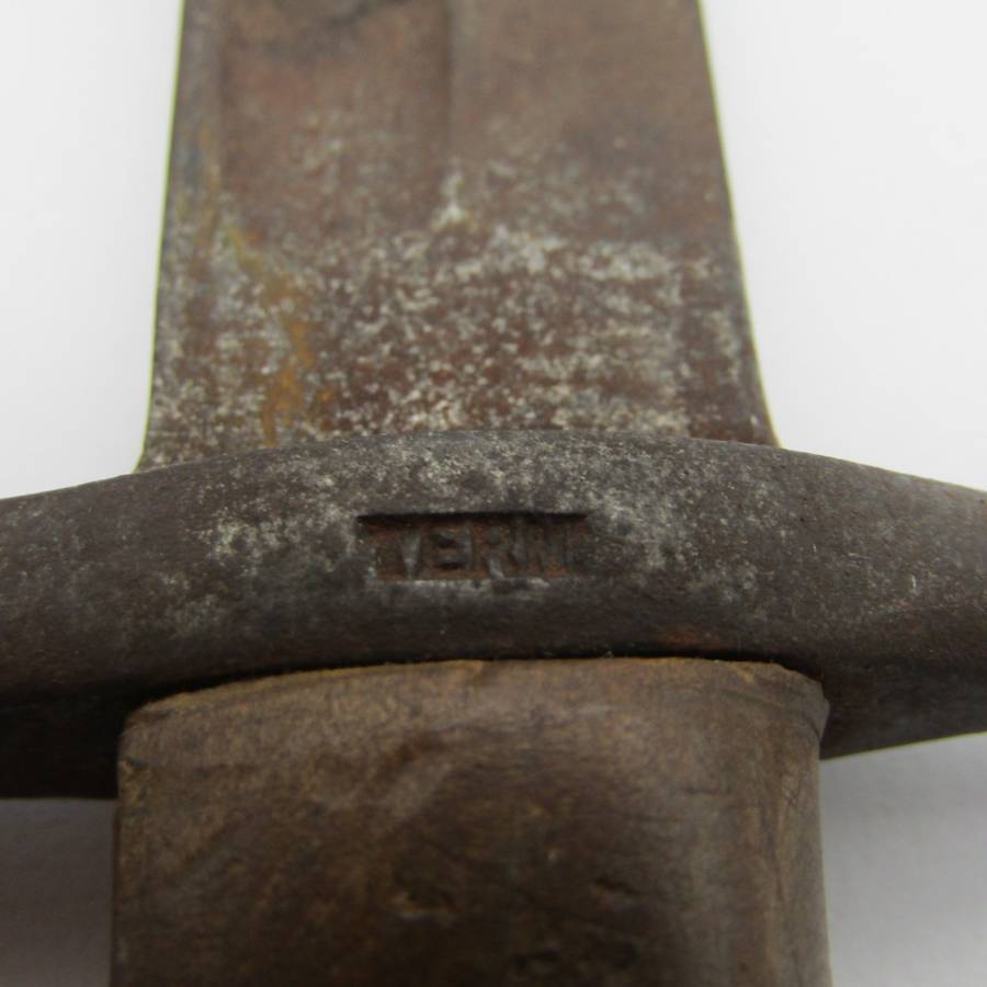 Italian M1891 Mannlicher Carcano rifle bayonet with sheath - Sheath brass is loose