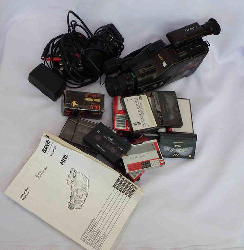 SANYO H100p movie maker with a lot of extras - not working properly - as per photo