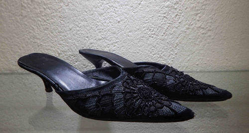 Black point toe high heels with some bead work - some damage as(price reduced with R20)