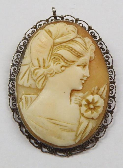 Cameo in Silver filigree pendant / brooch - small chip - as per photo