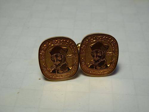 Pair of Richelieu brandy vintage cufflinks
