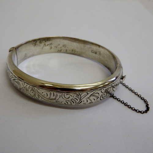 Vintage sterling silver bangle / bracelet inscribed G.D.M from G.V.M 20.4.54 - Weighs : 20g