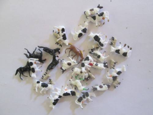 N GAUGE COWS X 18,HORSES X 6,SHEEP X 13