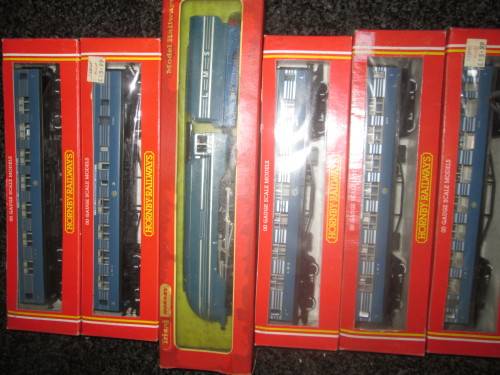 coronation locomotie with tender and coaches