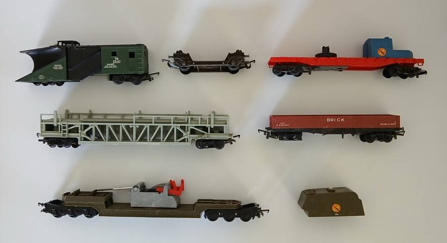 TRIANG items for model railroad