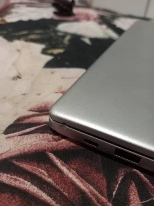 Powerfull Huawei D15 i3 256gb ssd laptop (Few scratches, please check pics)