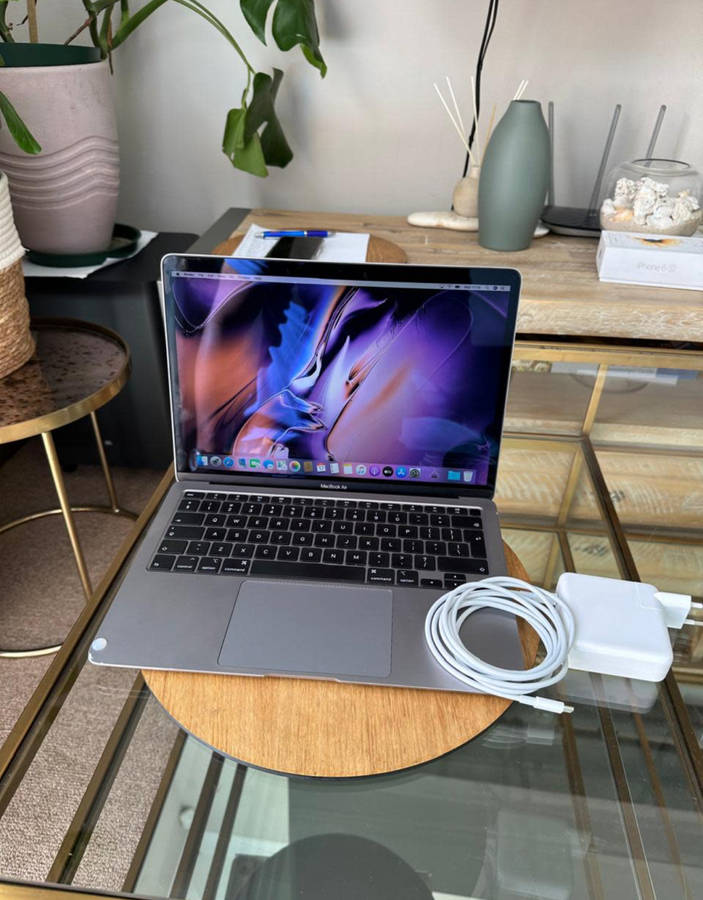 2020 Macbook Air 13 Inch Intel Core i3 (256 SSD)8GB RAM