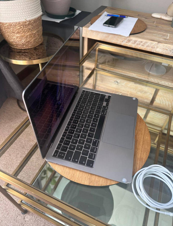 2020 Macbook Air 13 Inch Intel Core i3 (256 SSD)8GB RAM