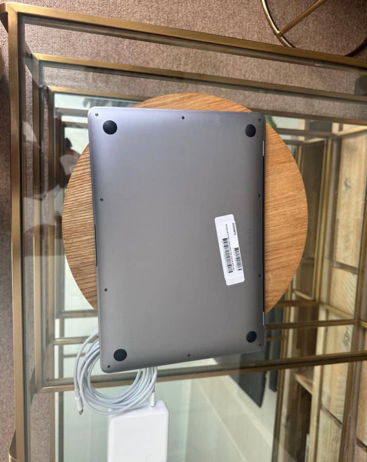 2020 Macbook Air 13 Inch Intel Core i3 (256 SSD)8GB RAM